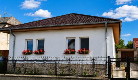 Na predaj zrekonštruovaný 4-izbový rodinný dom v Šalgočke 