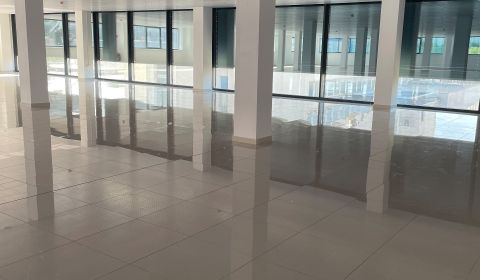 Ponúkame obchodné priestory 800m2