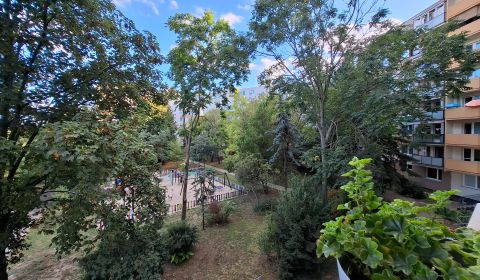 Predaj pekný, slnečný 3-izbový byt na Hospodárskej ulici  v Trnave