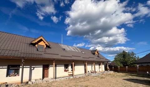 Atraktívny rodinný dom s veľkým pozemkom  – Hronská Dúbrava