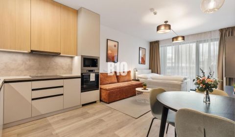 DOWNTOWN NA DOSAH – DIZAJNOVÝ 1-izbový apartmán s loggiou a výhľadom n