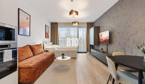 PRÍSTAVNÁ – DIZAJNOVÝ 1-izbový apartmán s loggiou a výhľadom