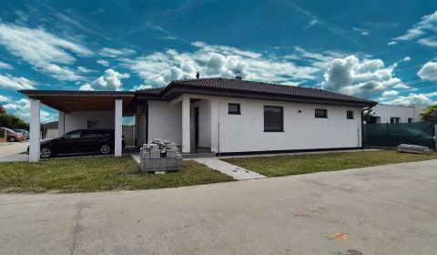Zariadený 4-izb. dom s pozemkom 486m2 | Malinovo - Tri Vody 