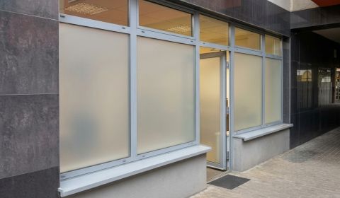 Moderný obchodný priestor v centre Senca Lichnerova 