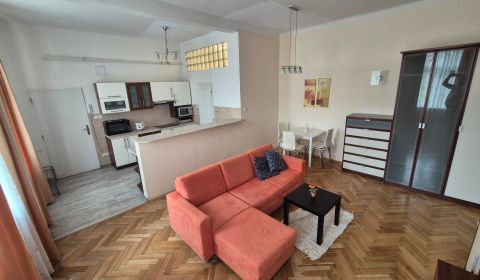 Obchodná ul. - predáme 2 izbový byt v centre mesta