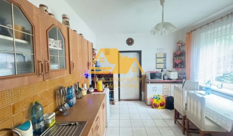 Znížená cena! Predám 2 x rodinný dom so 42ár pozemkom v Malej Mani