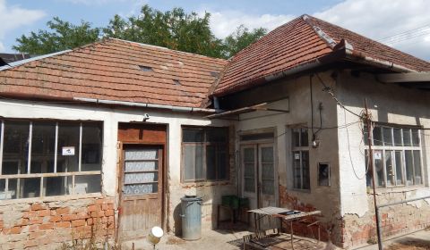 Na predaj  4.izb .dom - chalupa v Brutoch - pozemok 741 m2.