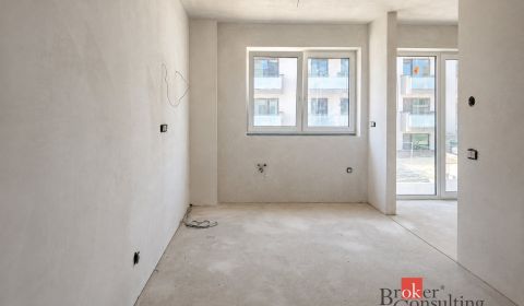 VÁŠ PRVÝ VLASTNÝ BYT V STUPAVE – 1,5-IZBOVÝ BYT S BALKÓNOM A PARKOVANÍ