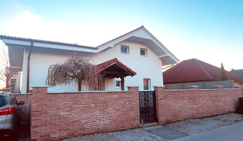 NA PREDAJ DVOJGENERAČNÝ RODINNÝ DOM_HVIEZDOSLAVOV
