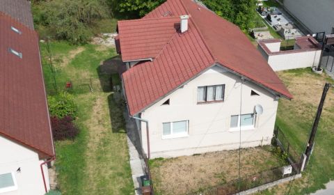 Predaj: Rodinný dom s veľkým pozemkom 900 m2 