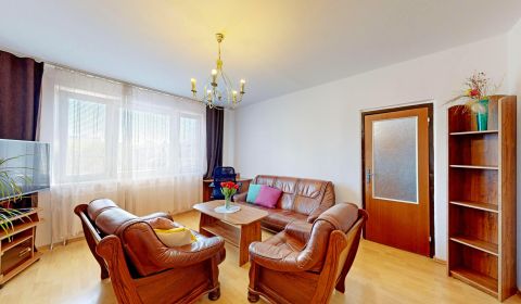 Svetlý 3-izbový byt s balkónom, samostatné izby – Ľanová ulica