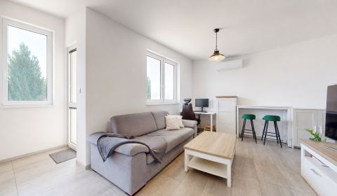 1-IZB. BYT 38m²+7m² BALKÓN | PARKOVANIE | PODUNAJSKÉ BISKUPICE