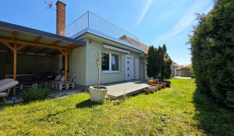 RD 3 izby + samostatný apartmán, tichá ulička, Krátka, Dunajská Lužná