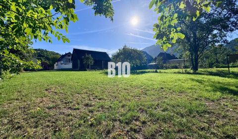 1109m2 rovinatý stavebný pozemok v centre Terchovej