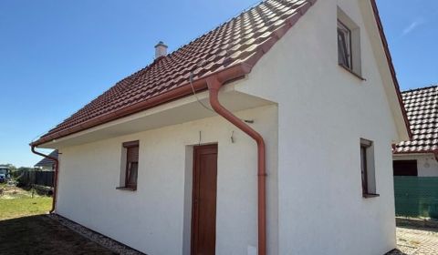 NOVOSTAVBA 3-IZBOVÉHO REKREAČNÉHO DOMU S POZEMKOM 296 m² 