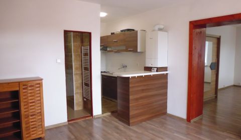 Atypický 1,5-izbový byt, veľký balkón - RADLINSKÉHO - blízko centra