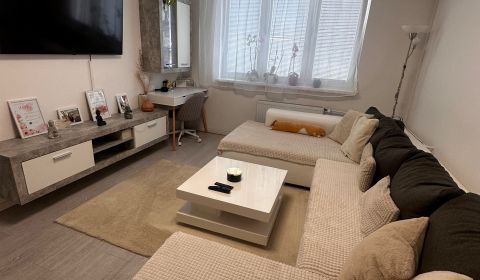 PREDAJ/PRENÁJOM : 3 IZBOVÝ BYT S LOGGIOU, KOMÁRNO
