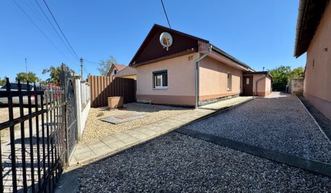 NA PREDAJ rodinný dom v meste Šurany
