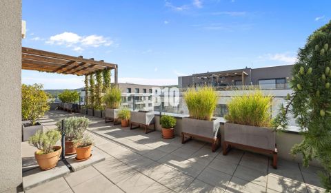 Bývanie s komfortom rodinného domu – 4-izbový byt (127,5m2) s 56m² ter