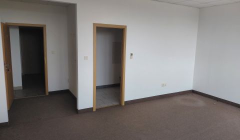 Prenájom kancelárie 35,9 m2 na Tomášikovej ul. v Ružinove