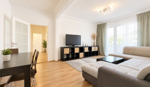 Priestranný 3-izbový byt s balkónom a lodžiou | 90 m² | Ružinov I