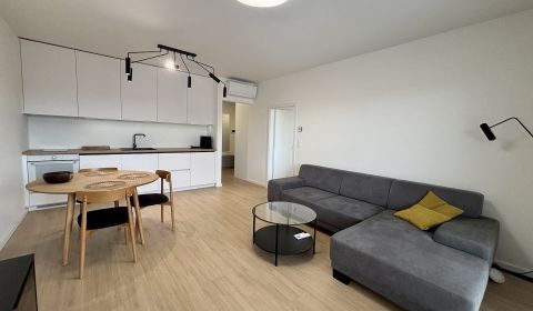 Vybalíte kufor a bývate | 2-izbový byt Piešťany s garážovým státím
