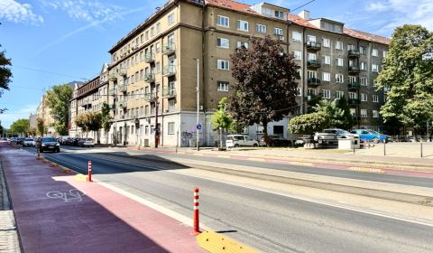 Na prenájom 2 izbový byt, 65 m2, Bratislava, centrum, Vajanského nábr.