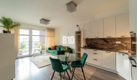REZERVOVANÉ - PRI MÝTE |   Moderný 2-izbový byt s loggiou a parkovaním