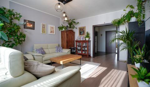 NA PREDAJ - 3 izbový byt po rekonštrukcii + loggia v Dubnici n/V