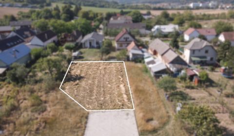STAVEBNÝ POZEMOK na PREDAJ - 698m² N. Dubnica časť Veľký Kolačín