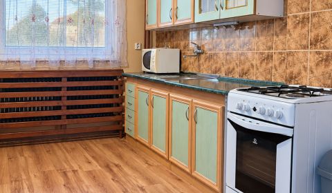 RD s výnimočným pozemkom 2 449 m² v obci Beša – veľký potenciál