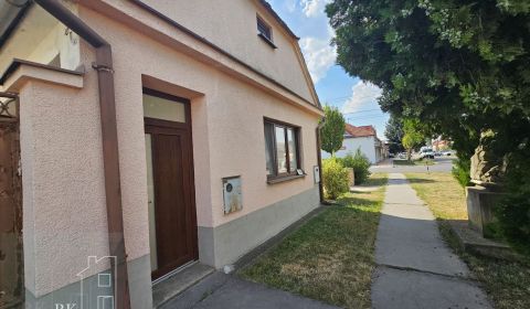Okres Trnava- obec Pavlice – nehnuteľnosť s potenciálom - 4 izb. RD v 
