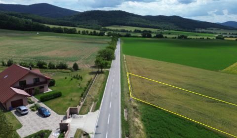 STAVEBNY POZEMOK 1580m2 | SENICA - PRIEVALY