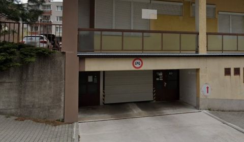 Garáž aj s pozemkom na ulici Hlaváčikova 