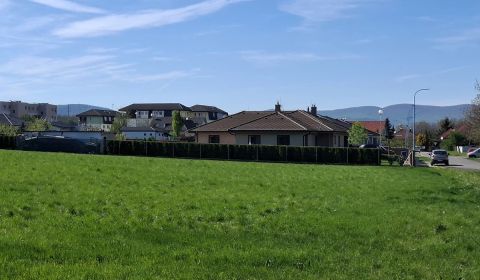 Stavebný pozemok 1212m² v obci Šelpice