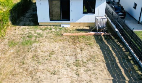 Novostavba, bungalov, Čaňa – 4 izby, pozemok 751 m²