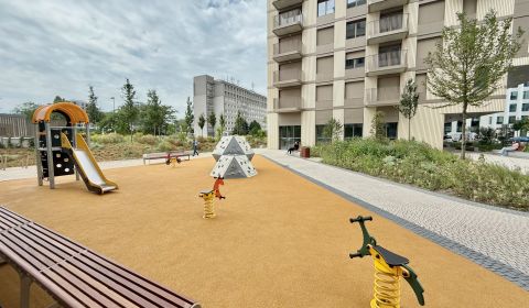 MILLHAUS - 3,5i byt, šatník + 2x balkón, parking