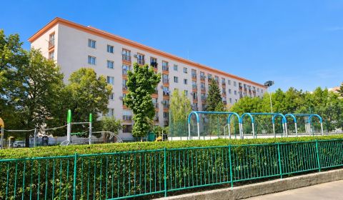 Kompletne zrekonštruovaný 3i byt, klimatizácia, Kukučínova, Nové Mesto