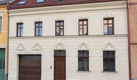 4-izbový byt (apartmán) v Starom Meste na Čajakovej ul.