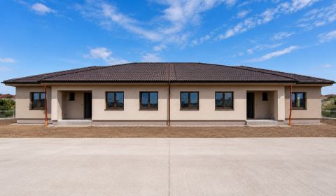 MODERNÝ 4-IZBOVÝ RODINNÝ DOM – DVOJDOM | HORNÁ POTÔŇ