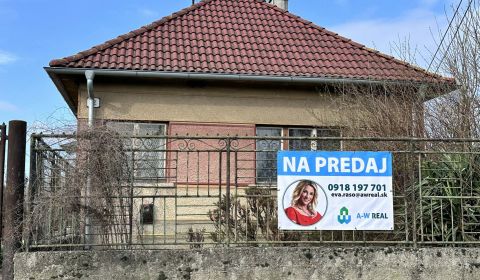 Na predaj starší rodinný dom vhodný na kompletnú prestavbu s  veľkým p