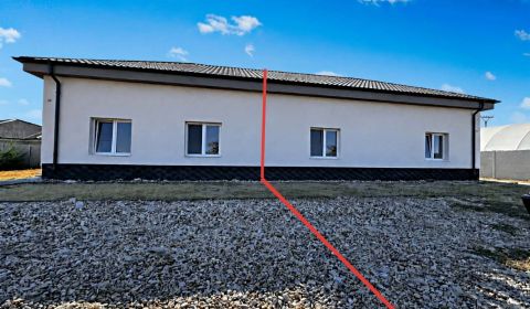 Bývajte ako v dome za cenu bytu! 2i byt s 7-árovým pozemkom v Zemiansk
