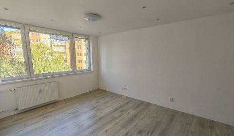 KOMPLETNE ZREKONŠTRUOVANÝ 3-IZBOVÝ BYT NA TERASE – KOŠICE