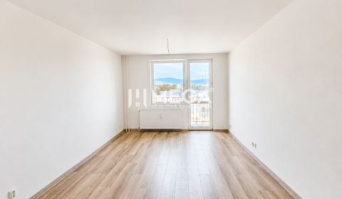 Na predaj  – 2 izbový byt s balkónom v Strážskom