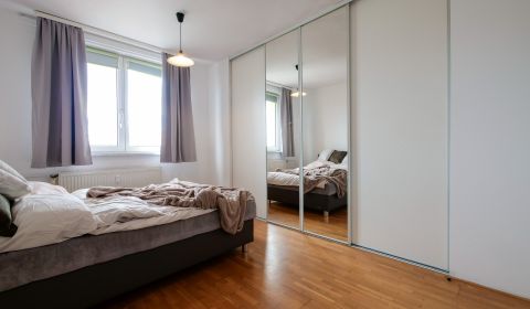 Rezervovaný - Príjemne zariadený 3 izbový byt s loggiou 