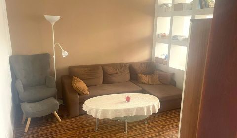 Priestranný byt 3+1, 86m2, balkón, kompletná rekonštrukcia, Rohožník