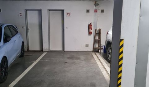 Garážové státie na  Horskej ulici 