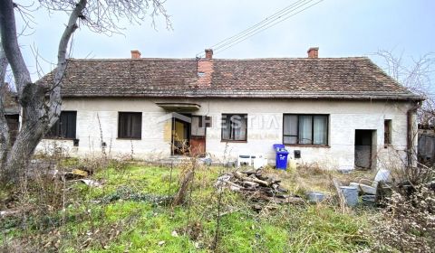 ZNÍŽENÁ CENA !! 3-izb. RD, INVESTÍCIA, Borský Svätý Jur