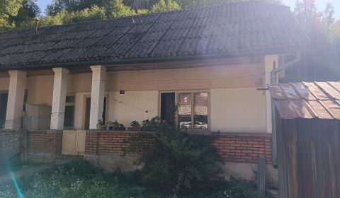 VEĽKÝ POZEMOK 2 321 m² | STARŠÍ DOM | ŽARNOVICA – LUKAVICA