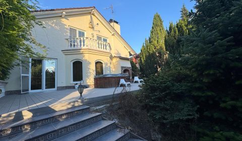 6-izbový rodinný dom s  krásnou záhradou – Trenčianske Stankovce